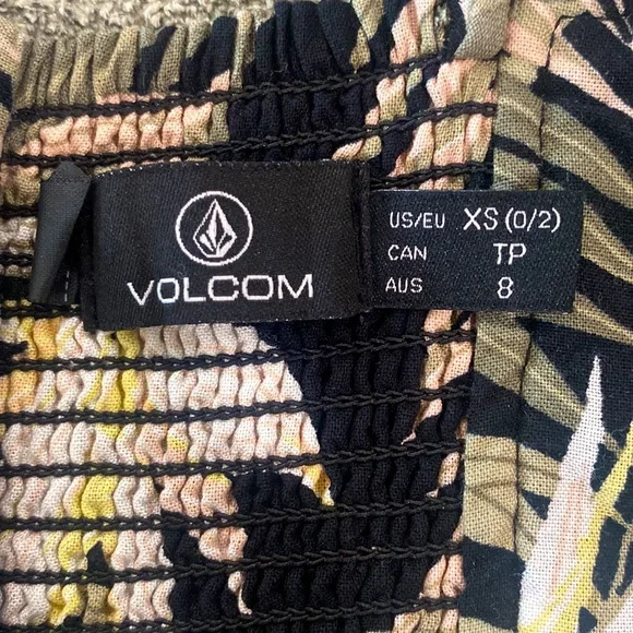 Volcom wrap romper. Excellent condition, never worn - Picture 7 of 8